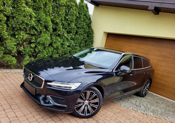 Volvo V60 cena 93600 przebieg: 184000, rok produkcji 2019 z Opoczno małe 352